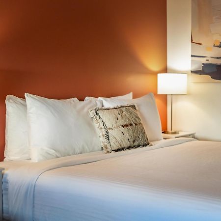 Okanagan Lakefront Resort Пентіктон Екстер'єр фото