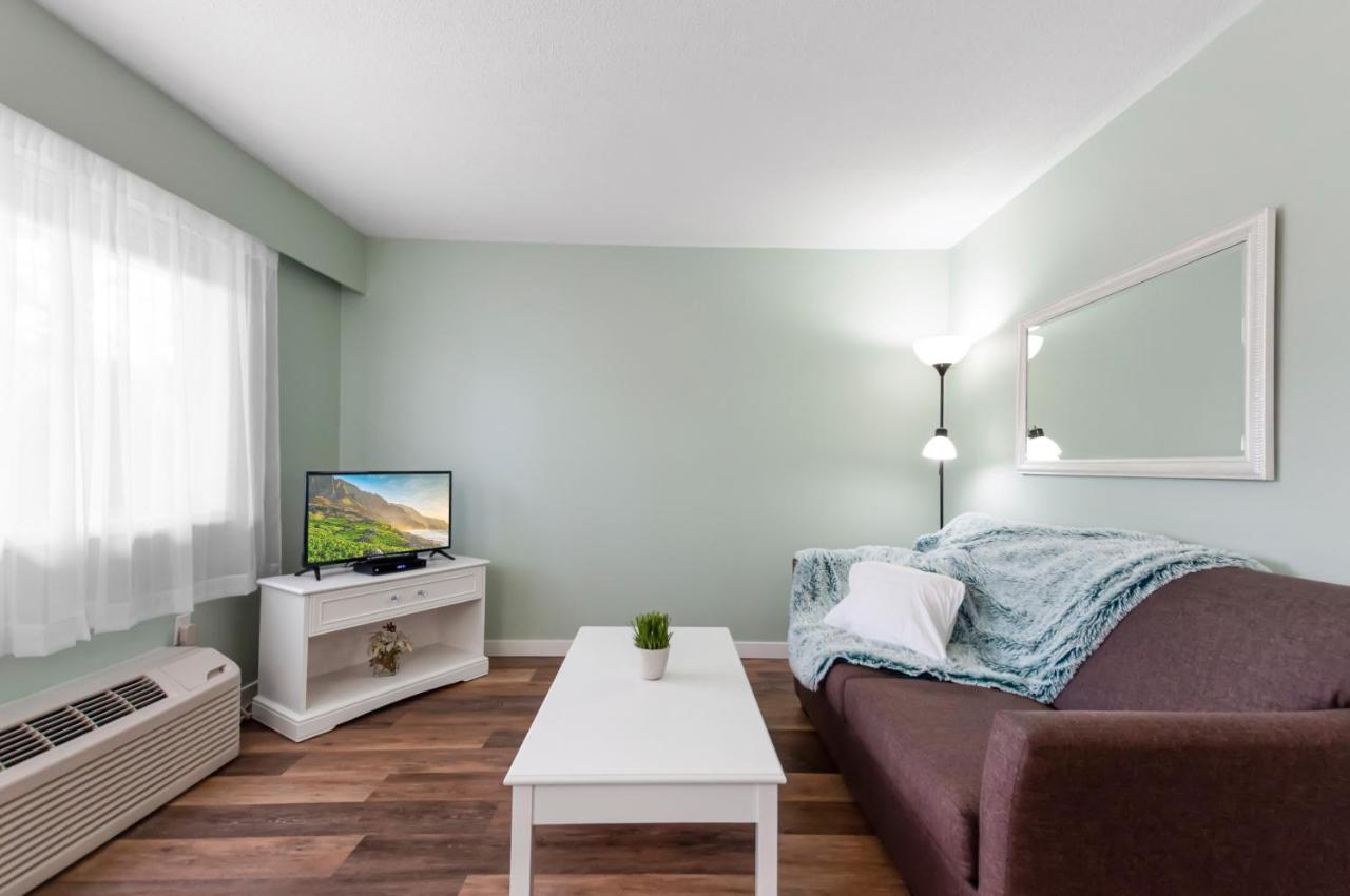 Okanagan Lakefront Resort Пентіктон Екстер'єр фото
