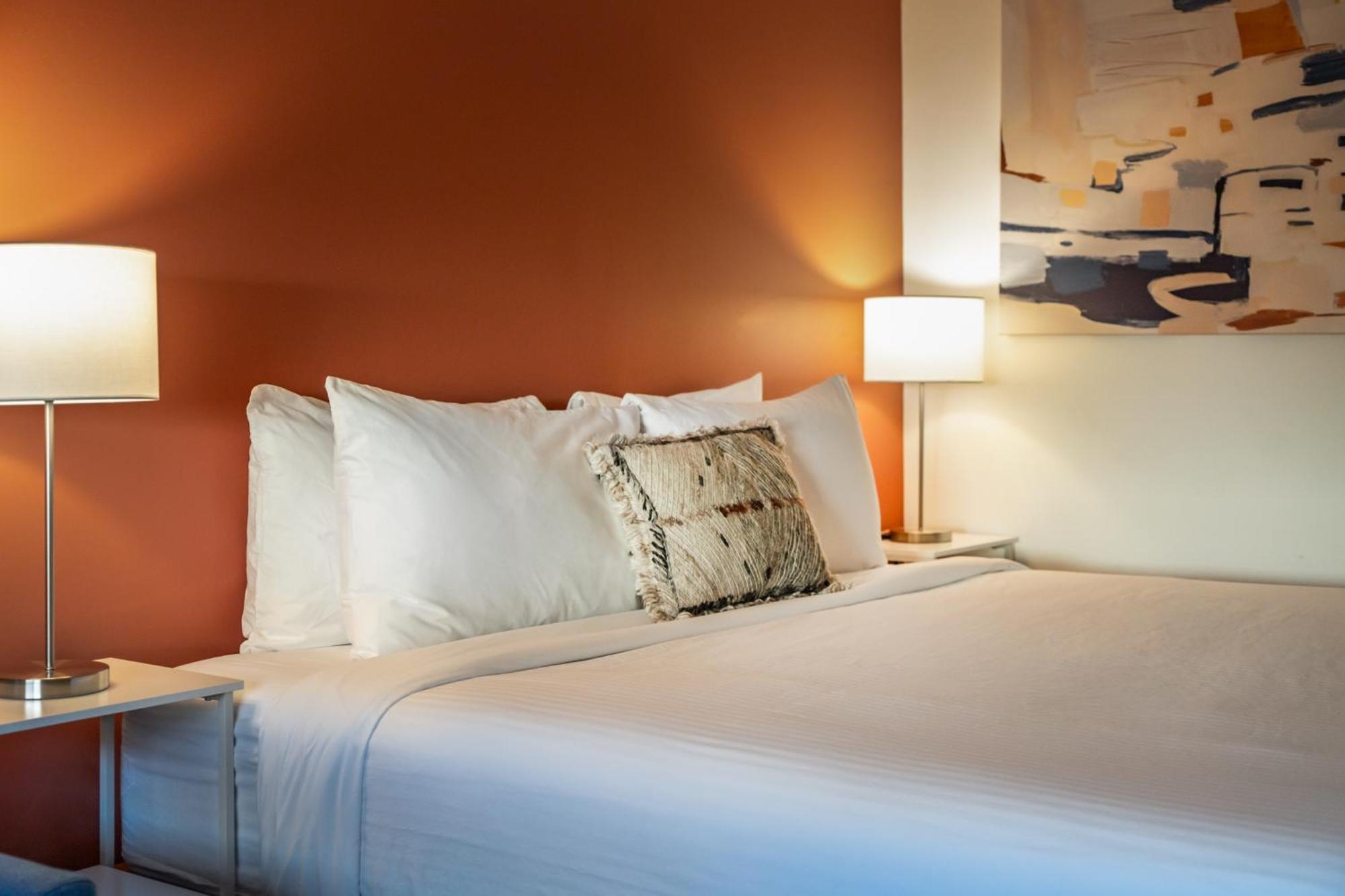 Okanagan Lakefront Resort Пентіктон Екстер'єр фото