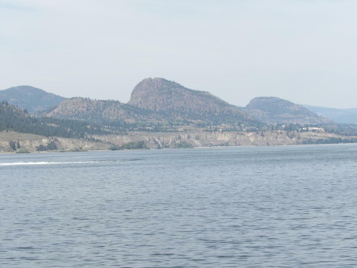 Okanagan Lakefront Resort Пентіктон Екстер'єр фото